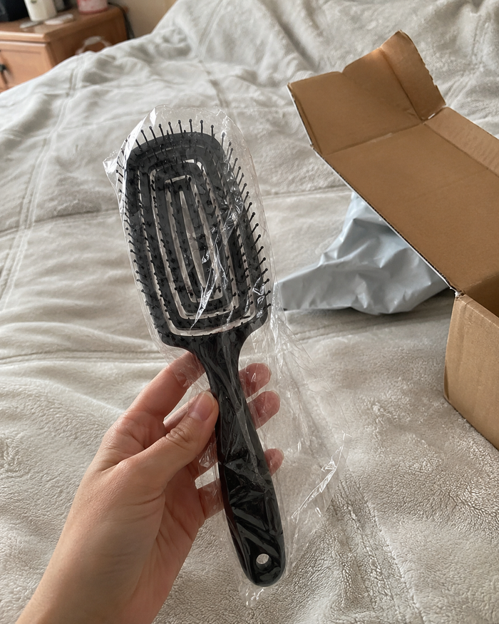 Detangles without tugging
